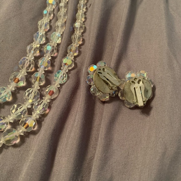 Vintage 1950’s triple strand iridescent crystals Necklace & matching earrings - Picture 2 of 3